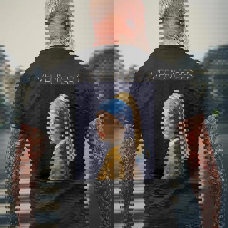 Johannesermeer アーティスト向け 真珠のイヤリングを持つ少女 メンズTシャツ バックプリント 高齢者への贈り物