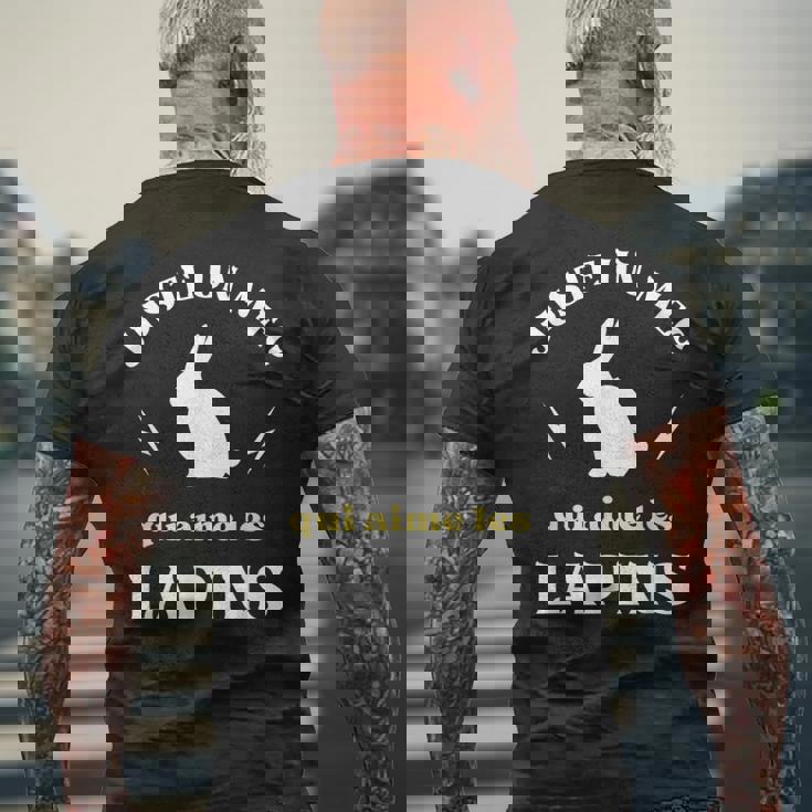 メンズ Just A Dude Who Loves Rabbits ユーモアラビットマン メンズTシャツ バックプリント 高齢者への贈り物