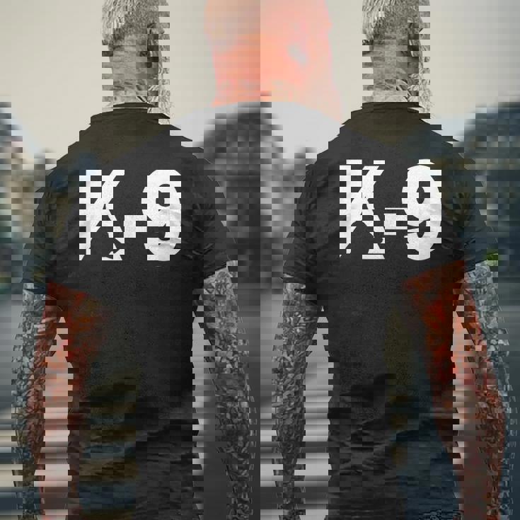 K9 ジャーマンシェパード ロゴデザイン K-9 退役軍人の日 メンズTシャツ バックプリント 高齢者への贈り物