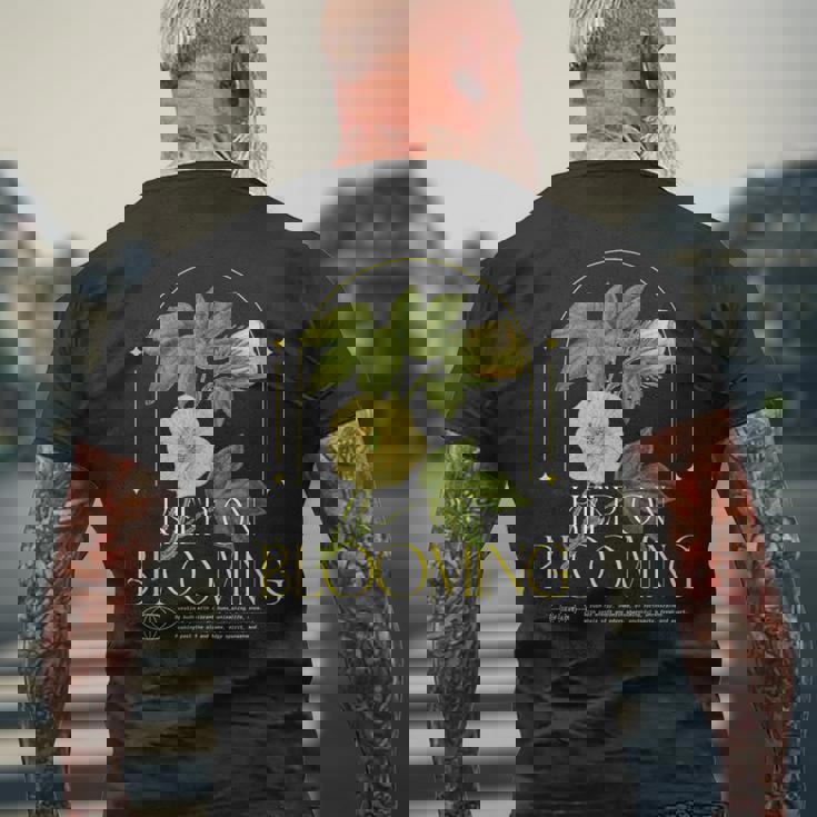 Keep On Blooming花のプリント付き メンズTシャツ バックプリント 高齢者への贈り物