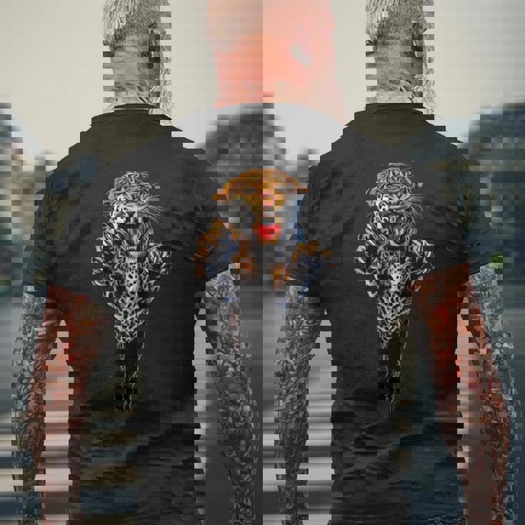 Leaping Tiger。強者だけが生き残る。 メンズTシャツ バックプリント 高齢者への贈り物