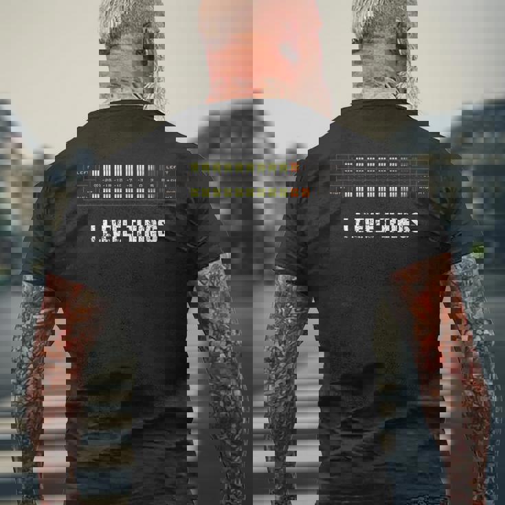 I Level Things サウンドエンジニア レコーディングスタジオu メーターミキサー Dj メンズTシャツ バックプリント 高齢者への贈り物