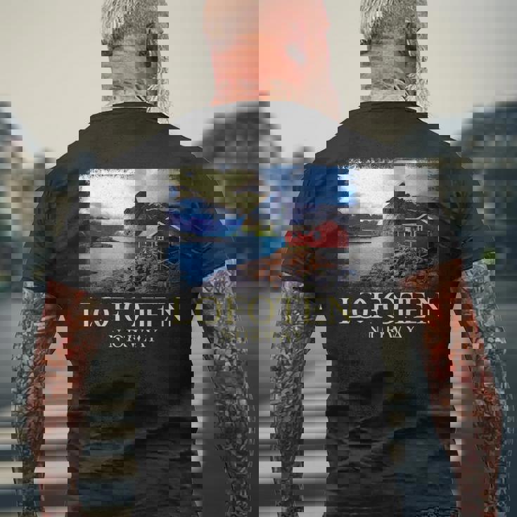 Lofoten ノルウェー キャビン ノルディック フィヨルド ベルゲン オーロラ メンズTシャツ バックプリント 高齢者への贈り物