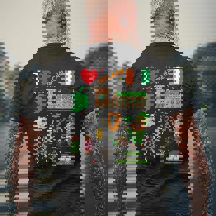 I Love Ireland。手描きアイルランドのランドマーク、旗、地図 メンズTシャツ バックプリント 高齢者への贈り物