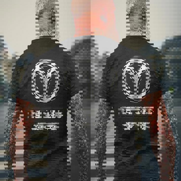 Matsudo 松戸《ロゴ》【変なデザイン屋さん】メーカー パロディ 面白い メンズTシャツ バックプリント 高齢者への贈り物