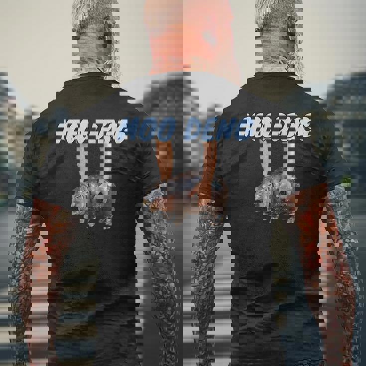 Moo-Deng Baby Pygmy Hippo Cute Zoo For Family メンズTシャツ バックプリント 高齢者への贈り物