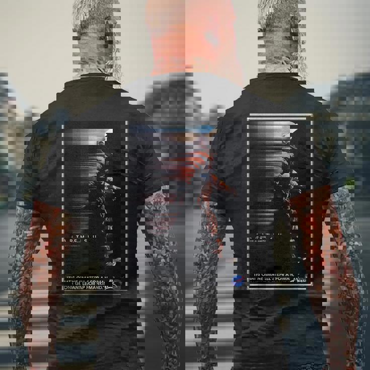 Nasa アルテミス Ii ミッションの宇宙飛行士 メンズTシャツ バックプリント 高齢者への贈り物