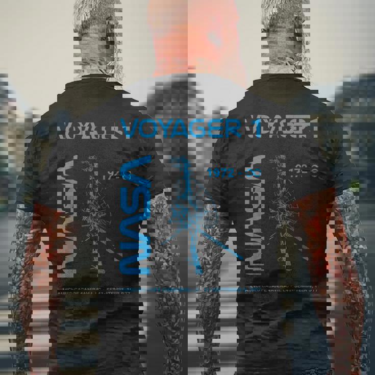 Nasaoyager 1 宇宙船は1977年9月5日に打ち上げられました メンズTシャツ バックプリント 高齢者への贈り物