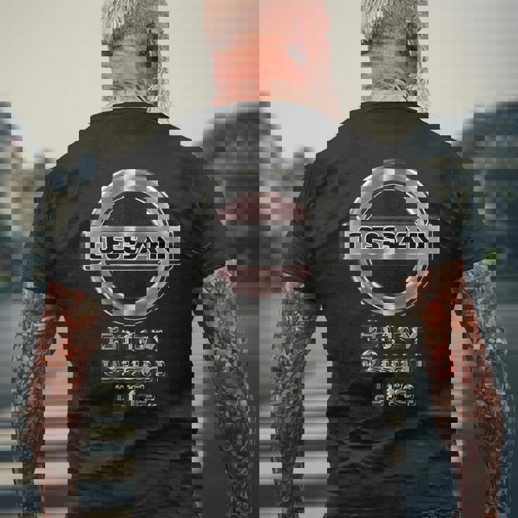 Ossan おっさん（車好き ロゴ エンブレム パロディ）【変なデザイン屋さん】文字 メッセージ 面白い デザイン メンズTシャツ バックプリント 高齢者への贈り物