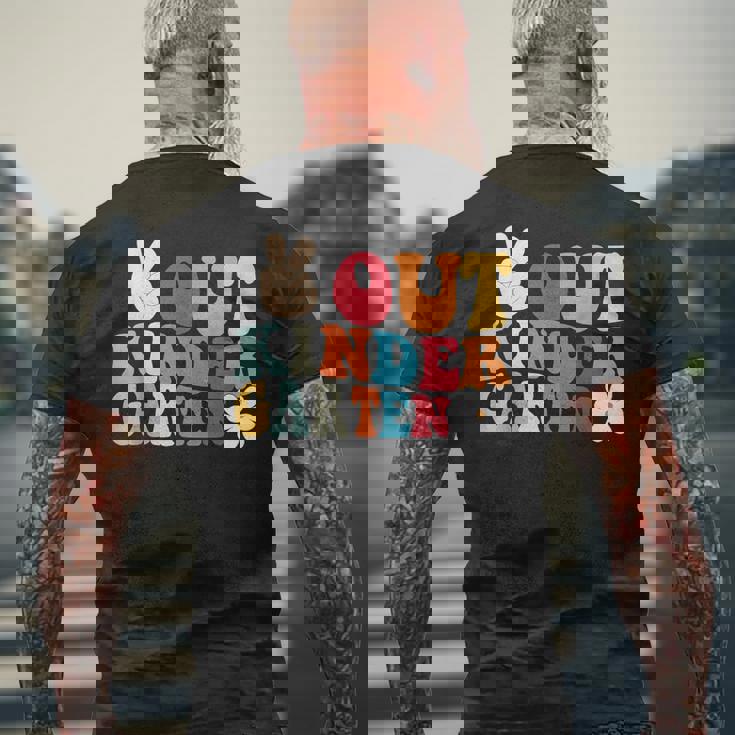 Peace Out 幼稚園 卒業 ピースアウト 幼稚園 メンズTシャツ バックプリント 高齢者への贈り物