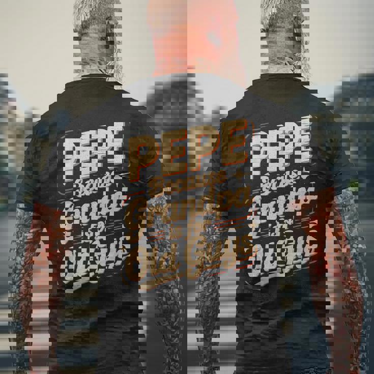 Pepe Because Grandpa Is For Old Guys Fun For Grandpa Is For Old Guys For Grandfather メンズTシャツ バックプリント 高齢者への贈り物