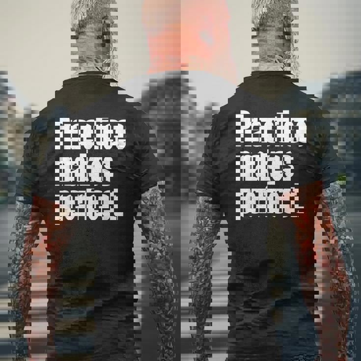 Practice Makes Perfect 継続は力なり 英語 文字入り 格言 黒 他カラー メンズ レディース メンズTシャツ バックプリント 高齢者への贈り物