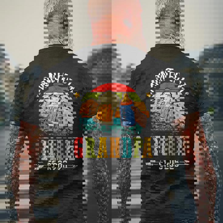 メンズ Promoted To Grandpa Est 2026 Dad To Be メンズTシャツ バックプリント 高齢者への贈り物