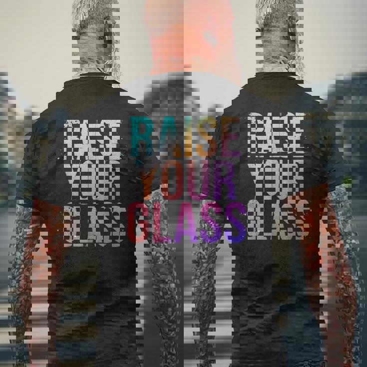 Raise Your Glass Pink Cheers Party メンズTシャツ バックプリント 高齢者への贈り物