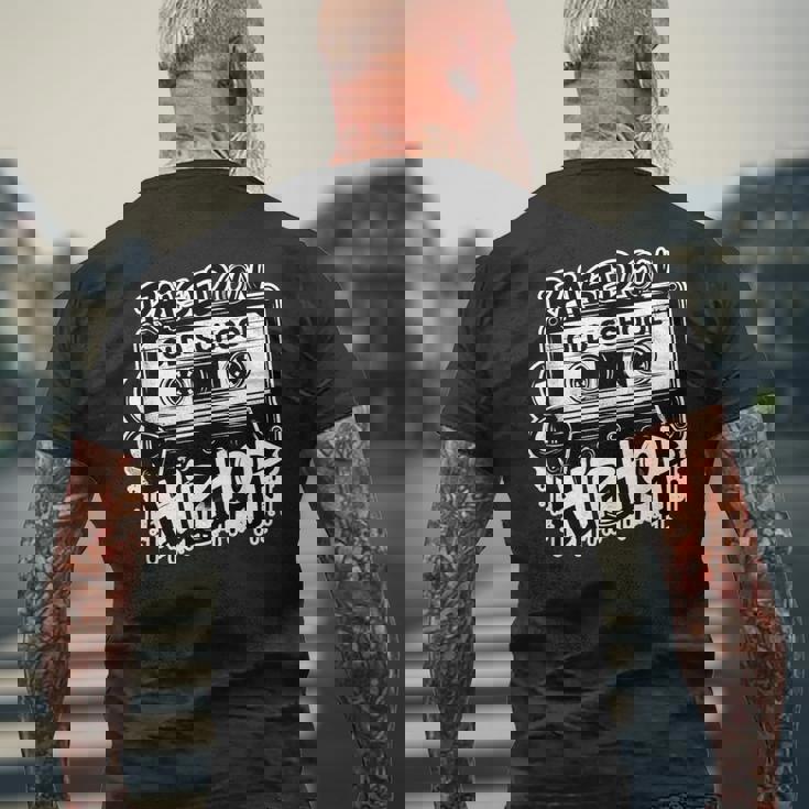 Raised On Oldchool Hip Hop レトロ ラップ カセット 80 90 メンズTシャツ バックプリント 高齢者への贈り物