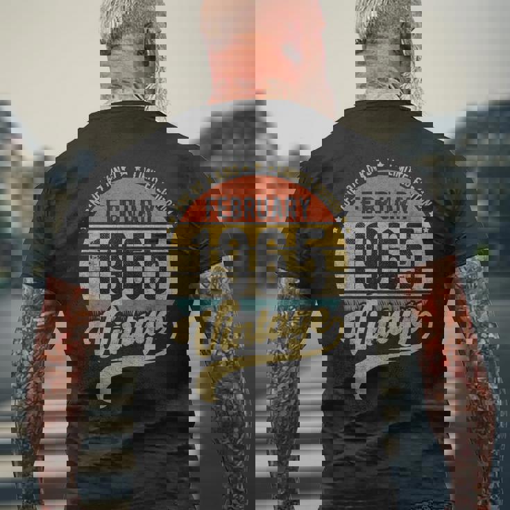 Reto 57歳の誕生日 57歳 1965年2月生まれ メンズTシャツ バックプリント 高齢者への贈り物