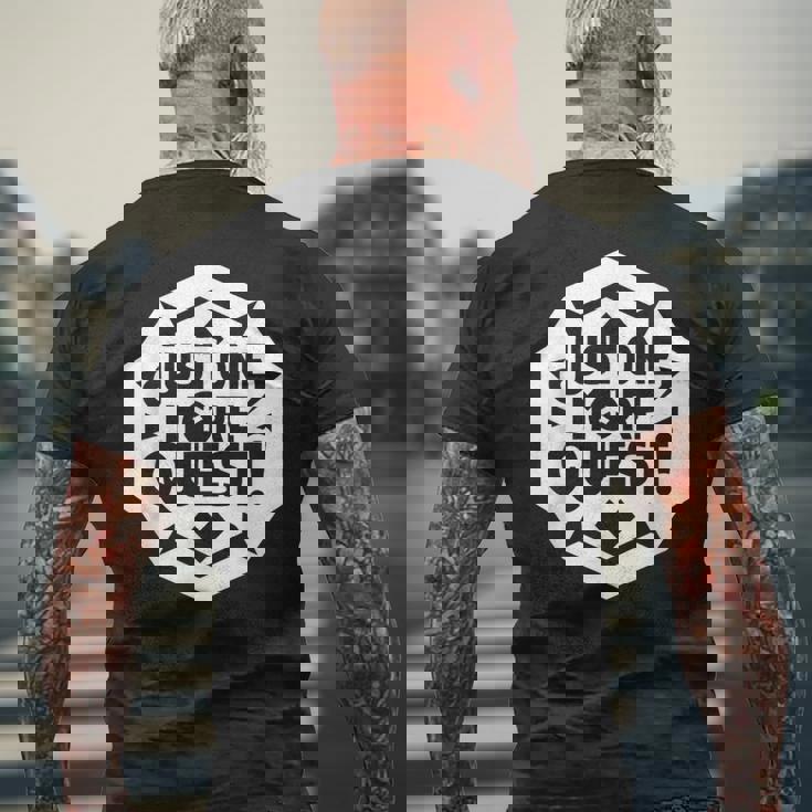 Rpg愛好家のためのjust One More Quest Gamer メンズTシャツ バックプリント 高齢者への贈り物