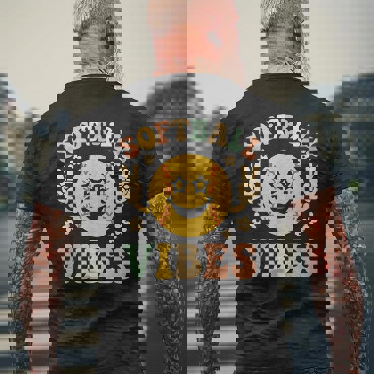 Softballibes 星目スマイル ポジティブソフトボール メンズTシャツ バックプリント 高齢者への贈り物