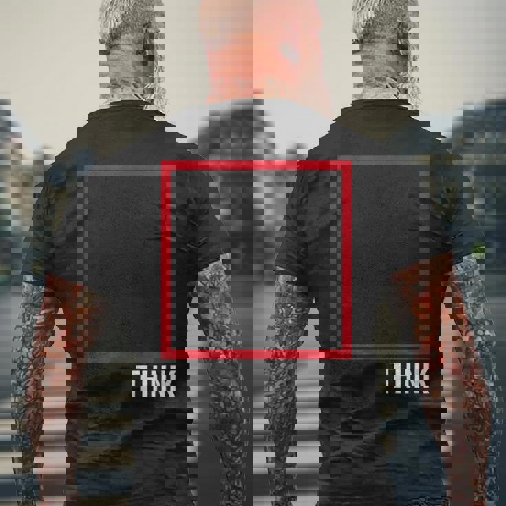 Think Outside The Box 哲学者、本好き、オタクのためのデザイン メンズTシャツ バックプリント 高齢者への贈り物