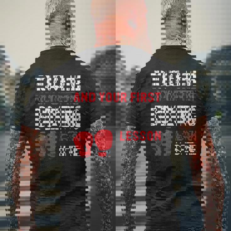 Touch Me And Your First Boxing Lesson Is Free マーシャルアーツ メンズTシャツ バックプリント 高齢者への贈り物