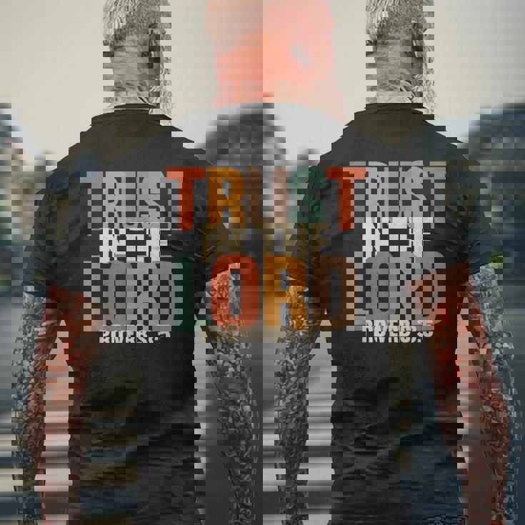 Trust In The Lord 箴言 3 メンズTシャツ バックプリント 高齢者への贈り物