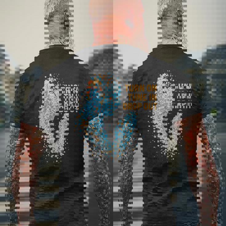 Turn On Tune In Drop Out ターンオン チューンイン ドロップアウト メンズTシャツ バックプリント 高齢者への贈り物