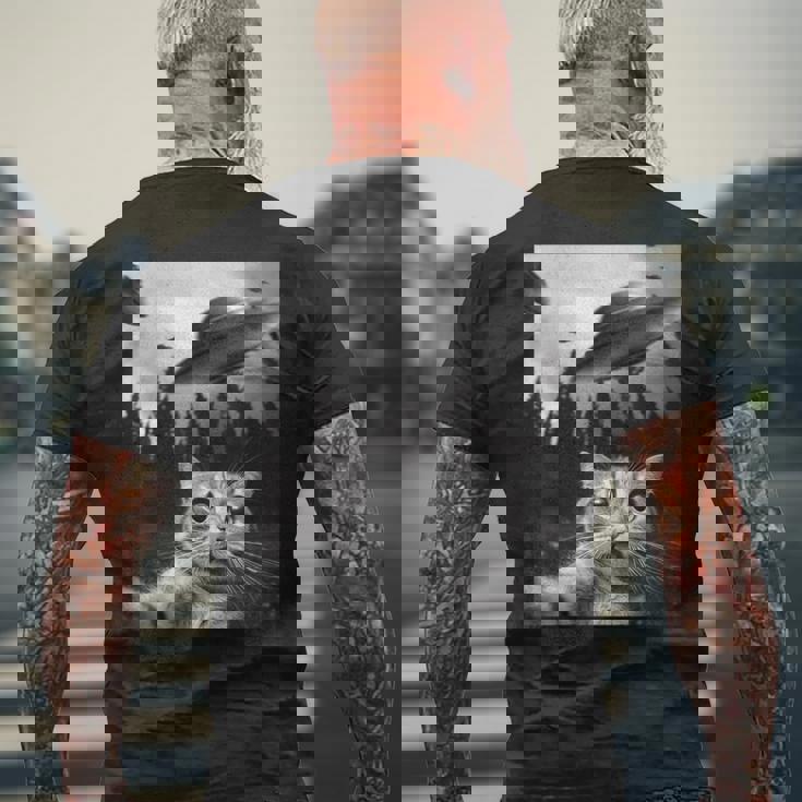 Ufo付き面白い猫セルフィー メンズTシャツ バックプリント 高齢者への贈り物