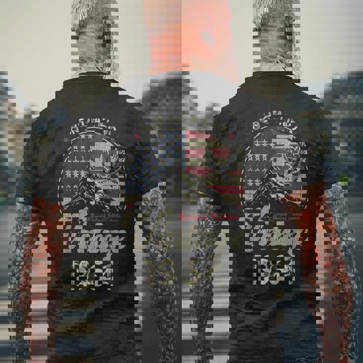 Vintage 1964 愛国的なイーグル、61歳の誕生日、アメリカ国旗 メンズTシャツ バックプリント 高齢者への贈り物