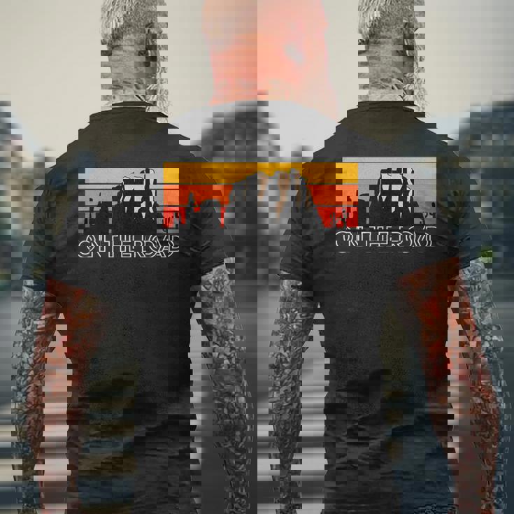 Wanderlust Canyon & Mountains On The Road メンズTシャツ バックプリント 高齢者への贈り物