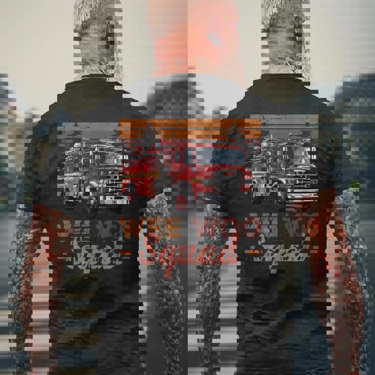 Wee Wooquad 消防車 消防士 ヴィンテージ 消防車 メンズTシャツ バックプリント 高齢者への贈り物