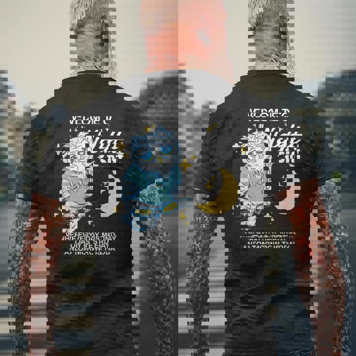 Willkommen Zur Nacht Arbeit Wo Jeder Tag Ein Monday Ist メンズTシャツ バックプリント 高齢者への贈り物