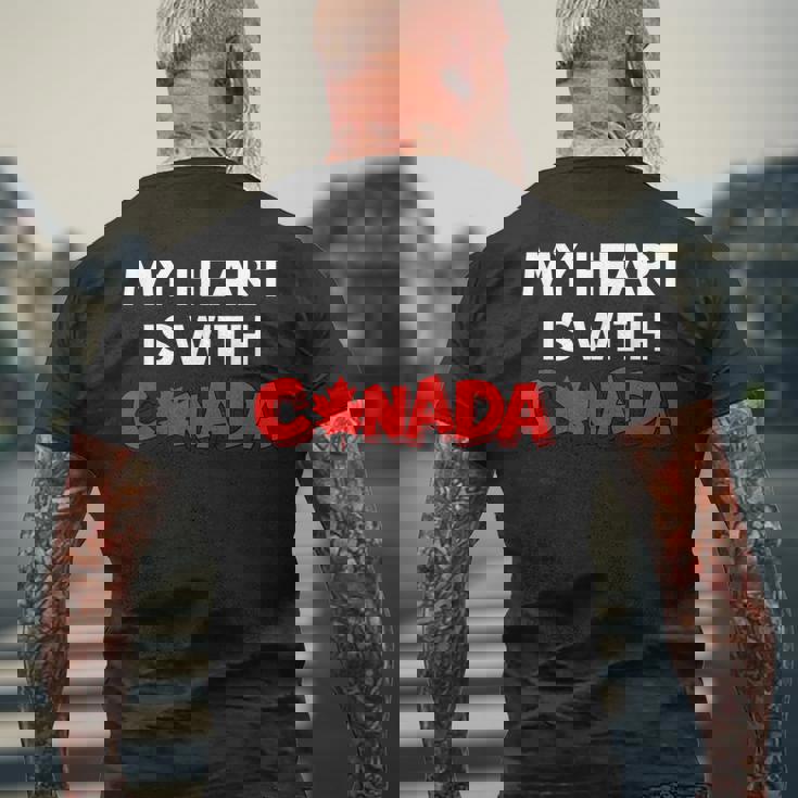 「My Heart Is With Canada」 – カナダ人と強く立つ メンズTシャツ バックプリント 高齢者への贈り物