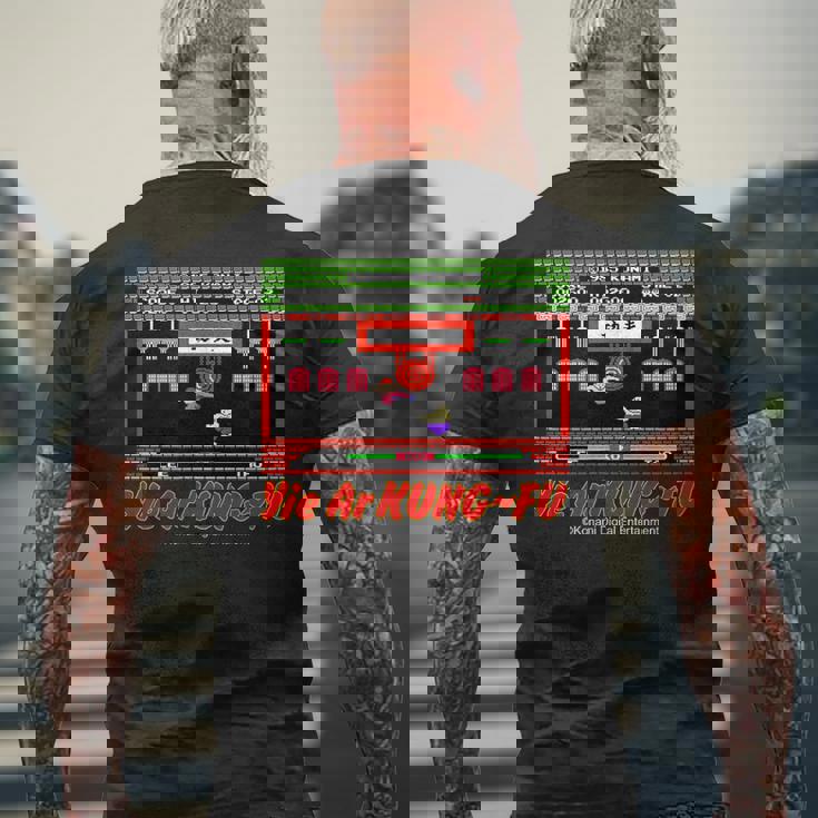 「イー・アル・カンフー」キック メンズTシャツ バックプリント 高齢者への贈り物