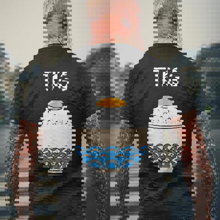 【Tkg】たまごかけごはん 卵 白飯 米 ご飯 おもしろ 可愛い 面白い ユーモア ギャグ ネタ ウケ狙い 笑える 変な メンズTシャツ バックプリント 高齢者への贈り物