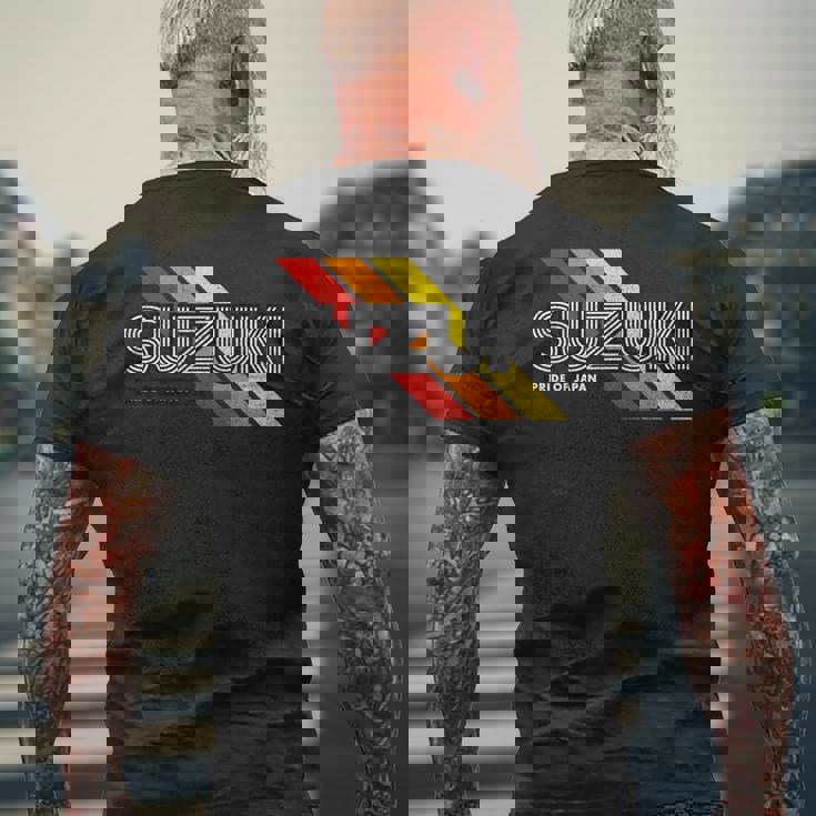 【スズキさんや鈴木さんの為のデザイン】 誇り 自慢 推し活 アイドル スター 応援 おもしろ 面白 ネタ メンズTシャツ バックプリント 高齢者への贈り物