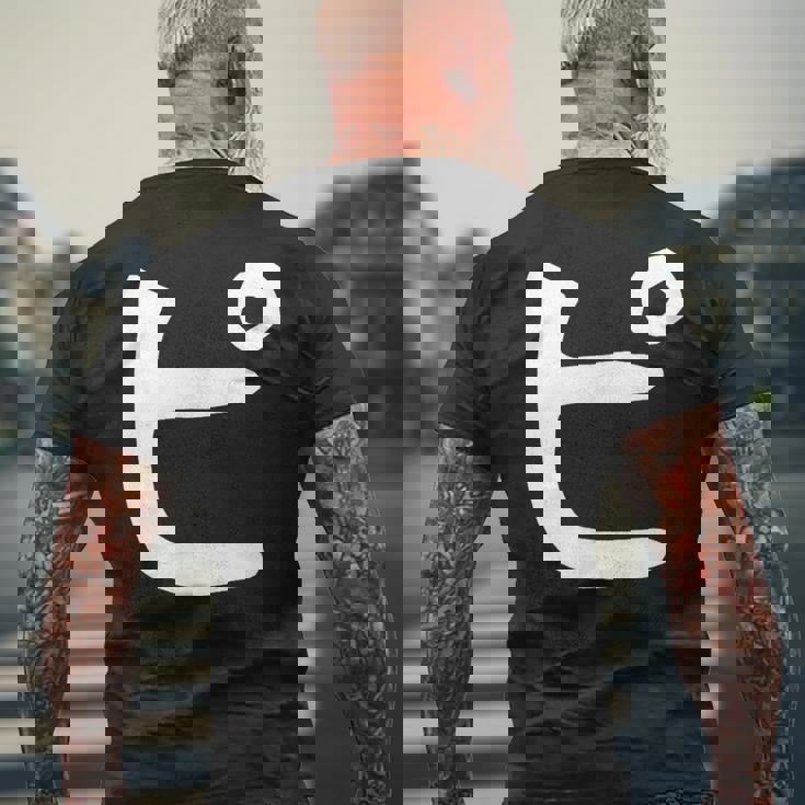 【ピ】カタカナ 一文字 可愛い 日本語 面白い おもしろ ネタ 筆文字 片仮名 五十音 文字 かっこいい ウケ狙い 毛筆 メンズTシャツ バックプリント 高齢者への贈り物