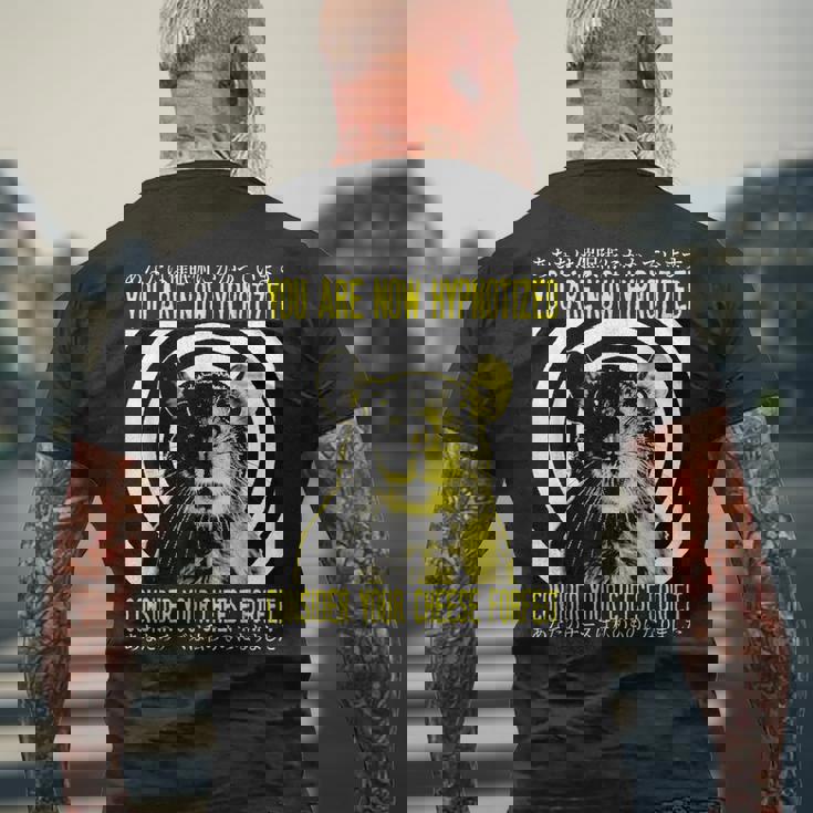 あなたは今、催眠術をかけられた日本ネズミです。 メンズTシャツ バックプリント 高齢者への贈り物