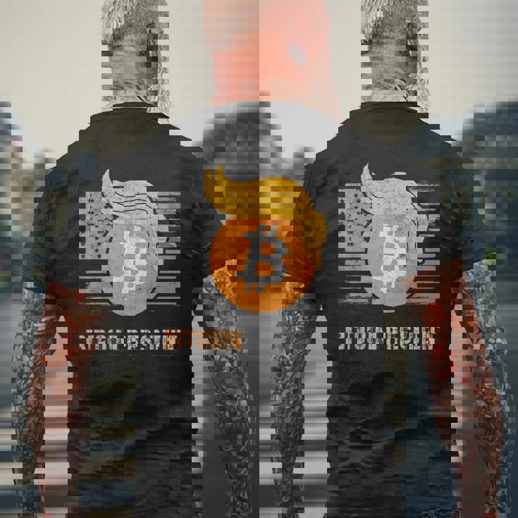 ありがとうトランプアメリカ ビットコインプレジデント就任式ジョーク メンズTシャツ バックプリント 高齢者への贈り物