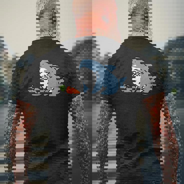 うシャぎ サメウサギ おもしろ 変な メンズTシャツ バックプリント 高齢者への贈り物