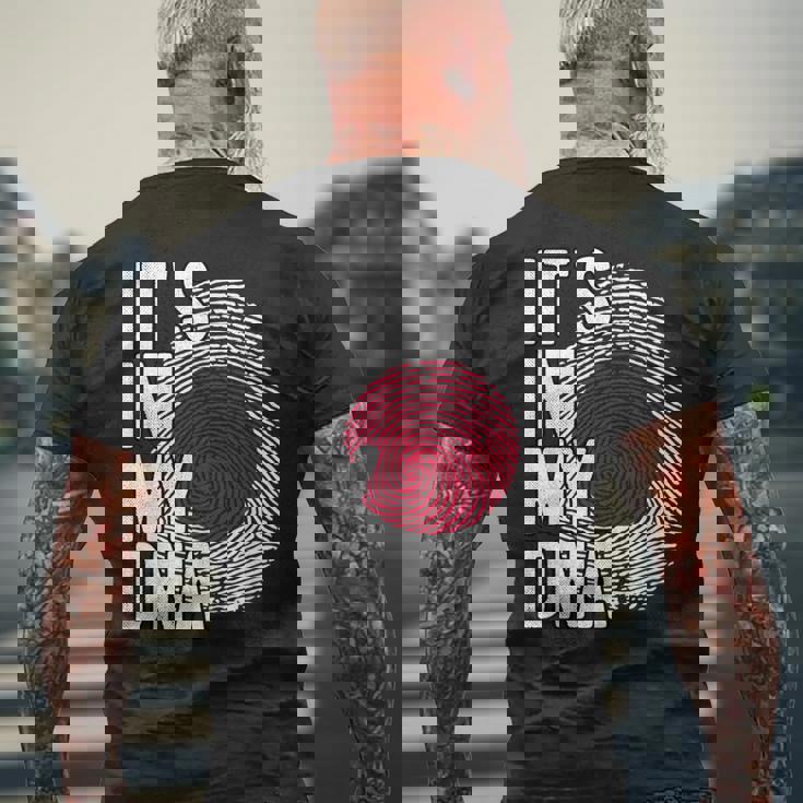 おかしな It's In My Dna 日本国旗 指紋 メンズTシャツ バックプリント 高齢者への贈り物