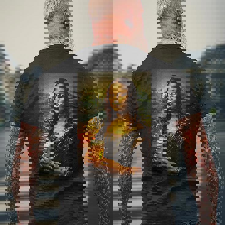 おもしろビールモナリザ絵画アートママパパ。 メンズTシャツ バックプリント 高齢者への贈り物