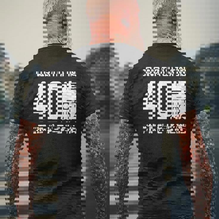 お誕生日 記念 四十歳 四十路 アラフォー 誕生日おめでとう ピークはこれから ハッシュタグ 不惑 おもしろ 誕生日 メンズTシャツ バックプリント 高齢者への贈り物