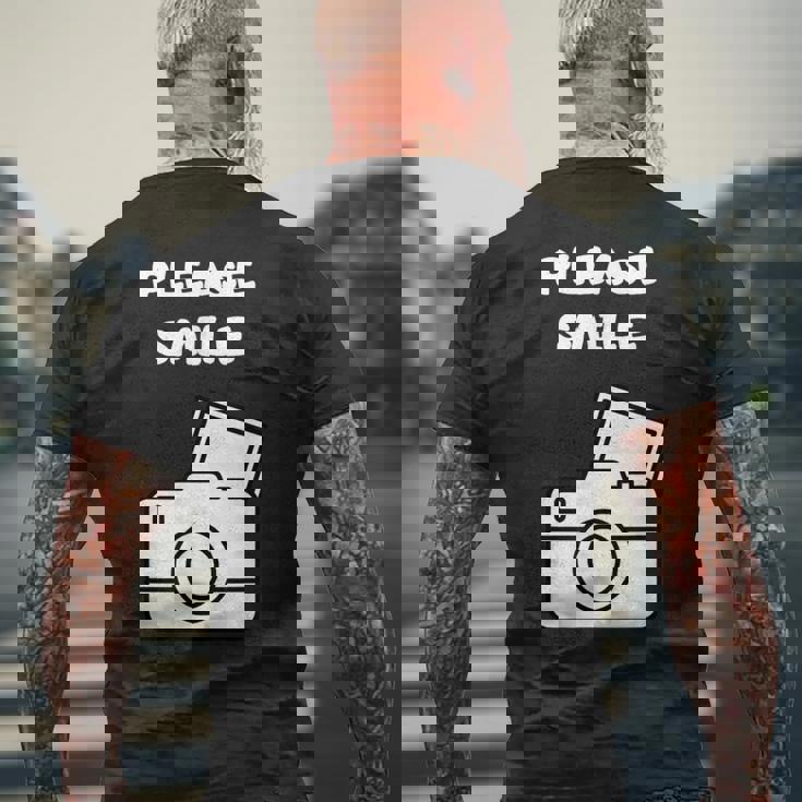 お願い スマイル アート オブ 写真 カメラマン カメラマン メンズTシャツ バックプリント 高齢者への贈り物