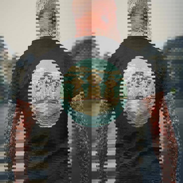 かわいい イエロー ラブラドールレトリバー 犬 釣り ボート 湖 犬 メンズTシャツ バックプリント 高齢者への贈り物