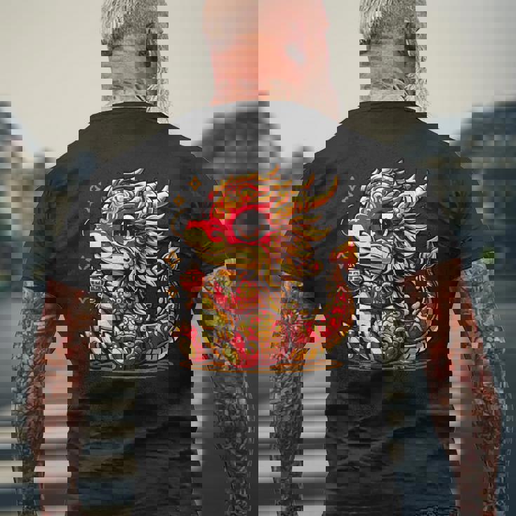 かわいい かわいい 赤 金 龍 中国 旧正月 縁起物 メンズTシャツ バックプリント 高齢者への贈り物