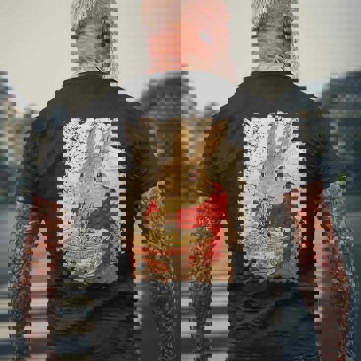 かわいいウサギが麺をすする メンズTシャツ バックプリント 高齢者への贈り物