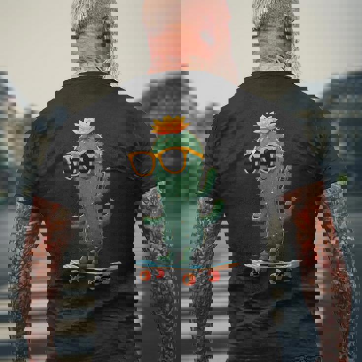 かわいいサボテン スケートボード カッコいい サボテン メンズTシャツ バックプリント 高齢者への贈り物