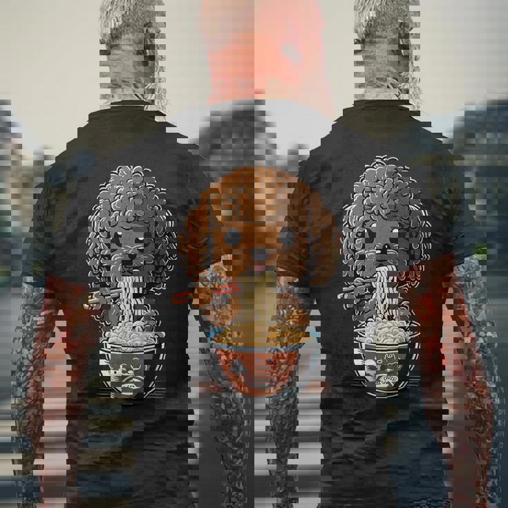 かわいいトイプードル 犬食べるラーメン メンズTシャツ バックプリント 高齢者への贈り物