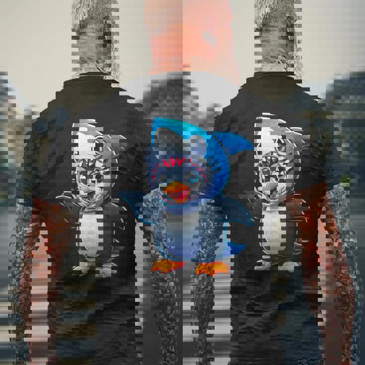 かわいいペンギンのサメのフュージョン漫画コスチューム。 メンズTシャツ バックプリント 高齢者への贈り物