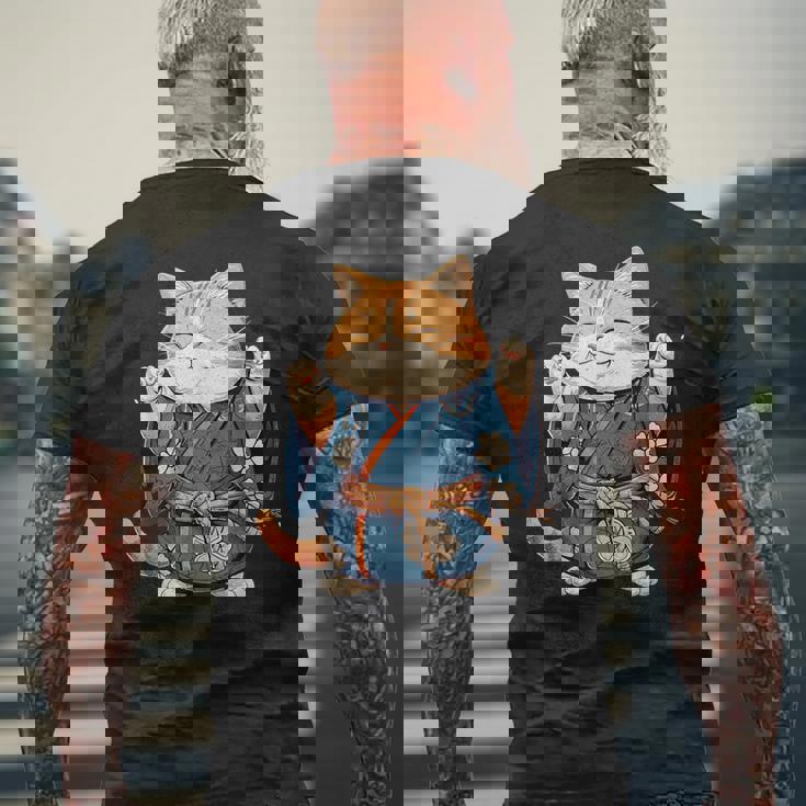 かわいいマワシ相撲帯猫ちゃんの力士 メンズTシャツ バックプリント 高齢者への贈り物